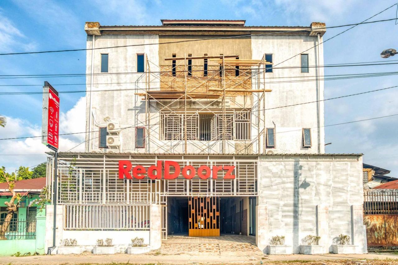 RedDoorz @ Jalan Kapten Muslim Medan Bagian luar foto