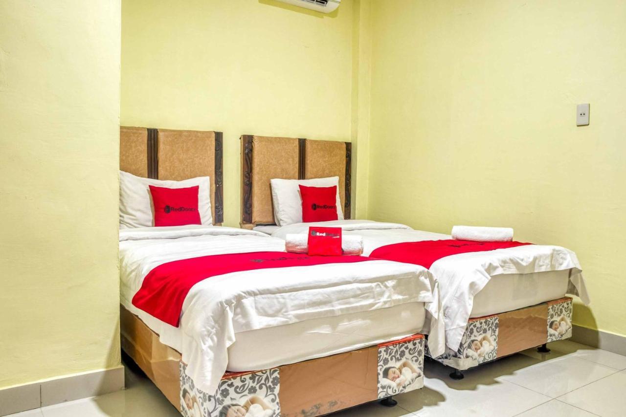RedDoorz @ Jalan Kapten Muslim Medan Bagian luar foto