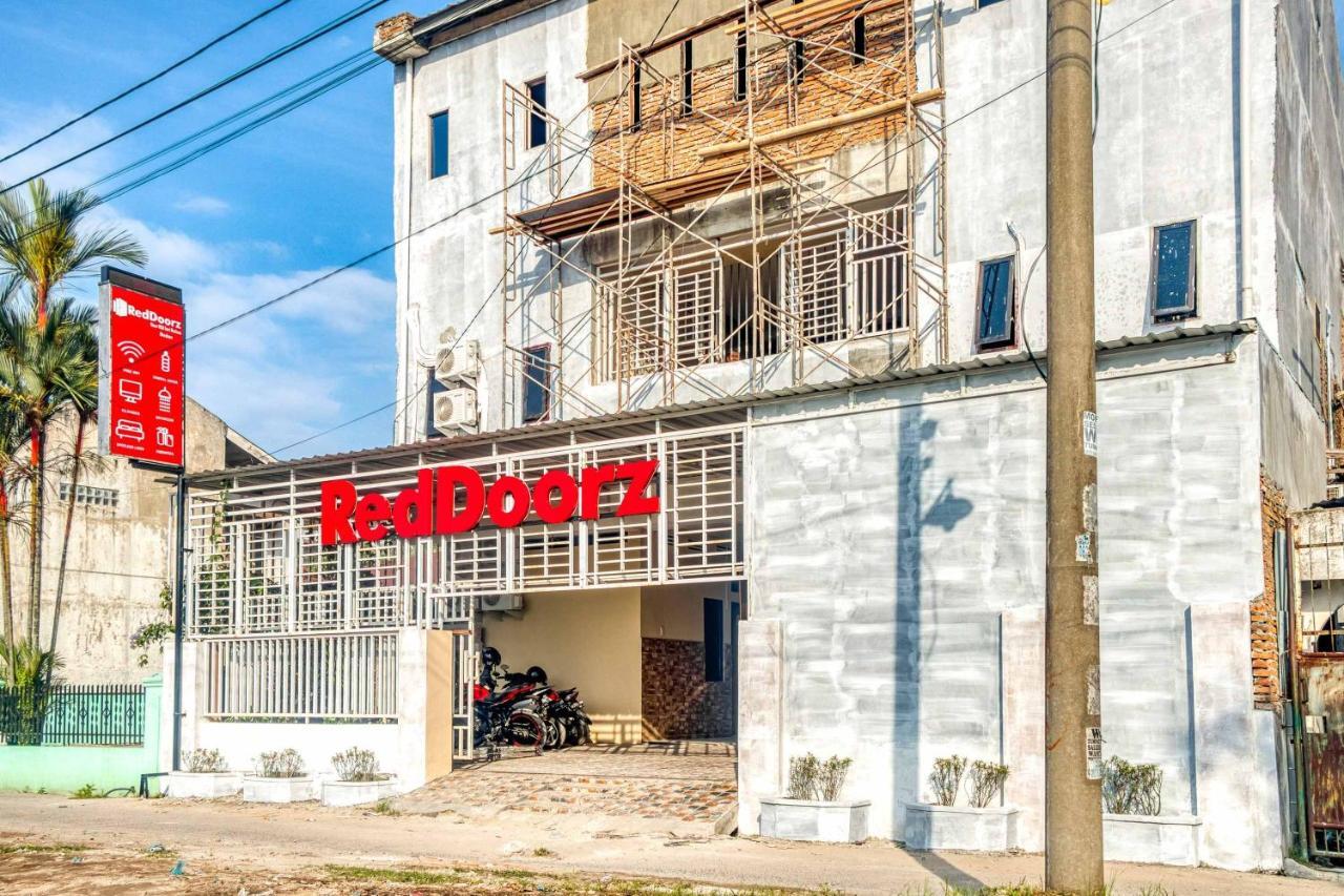 RedDoorz @ Jalan Kapten Muslim Medan Bagian luar foto