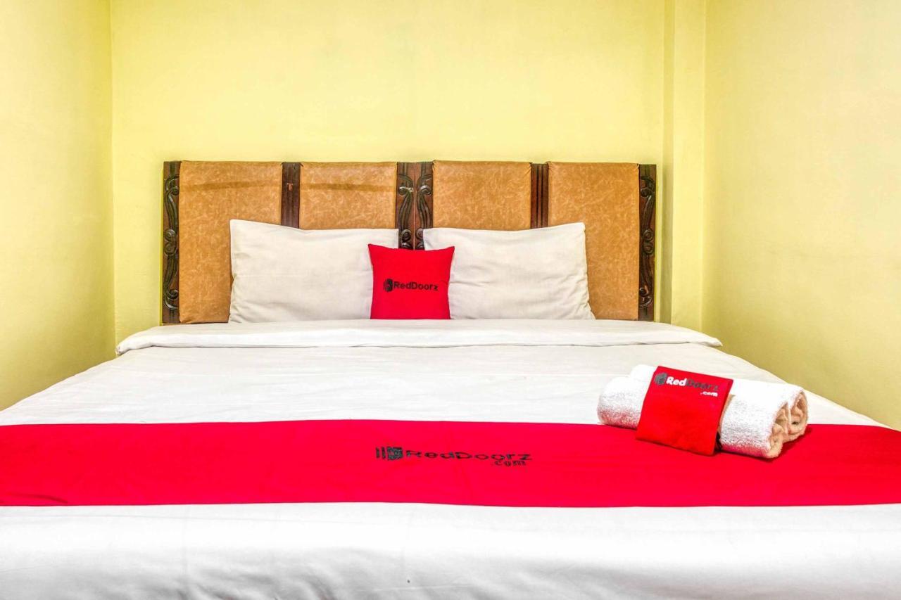 RedDoorz @ Jalan Kapten Muslim Medan Bagian luar foto